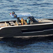 La Revolución del Turismo Náutico: El Alquiler de Catamaranes Gana Popularidad en el Mediterráneo