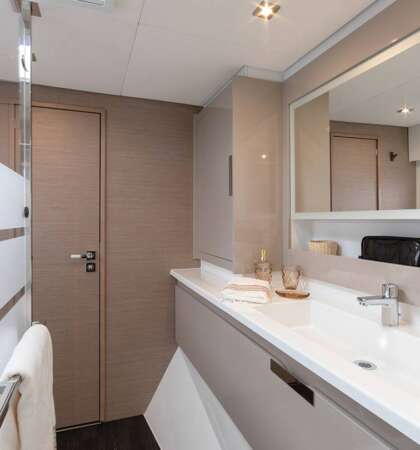 Elba-45-Fountaine-Pajot-Sailing-Catamarans-Interior-17