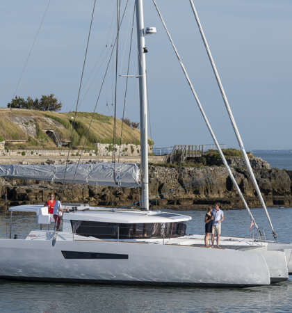 Banque images Neel 47 – Intérieur et mouillage