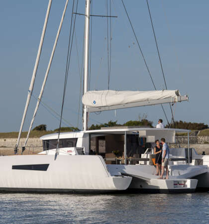 Banque images Neel 47 – Intérieur et mouillage