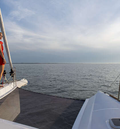 Banque images Neel 47 – Intérieur et mouillage