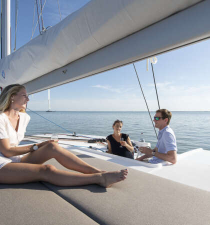 Banque images Neel 47 – Intérieur et mouillage