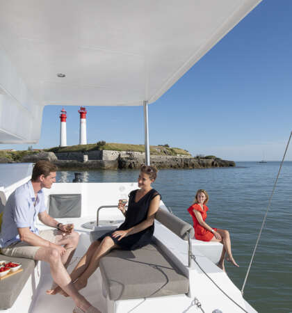 Banque images Neel 47 – Intérieur et mouillage