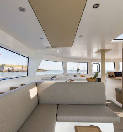 Banque images Neel 47 – Intérieur et mouillage