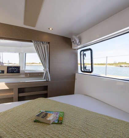 Banque images Neel 47 – Intérieur et mouillage