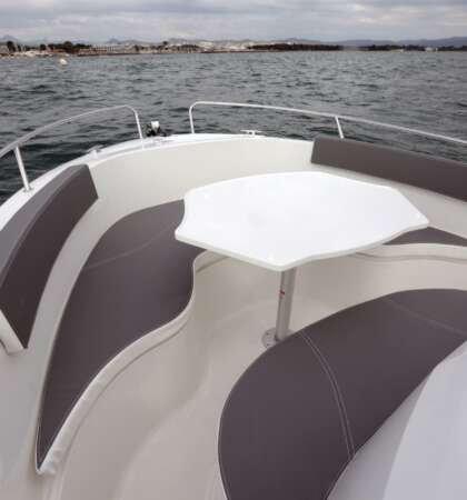 Salon-de-proue-Pacific-Craft-625-Open-2019