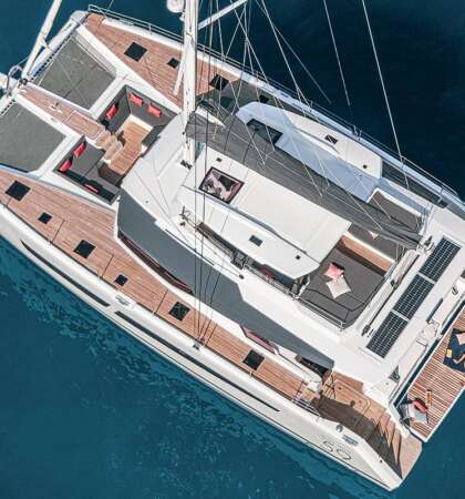 Samana-59-Fountaine-Pajot-Sailing-Catamarans-Exterior-06
