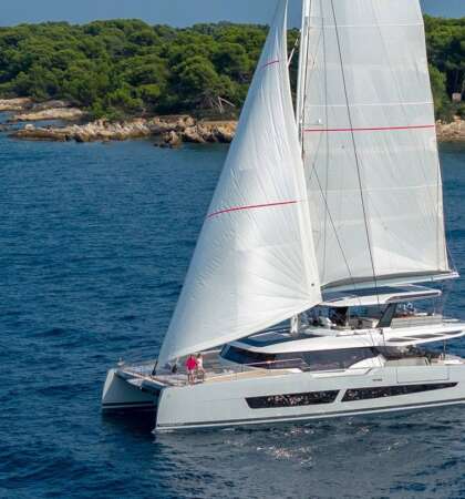 Thira-80-Fountaine-Pajot-Sailing-Catamarans-Exterior-04-min