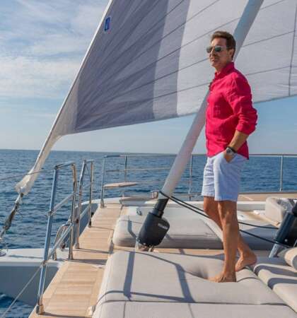 Thira-80-Fountaine-Pajot-Sailing-Catamarans-Exterior-06-min