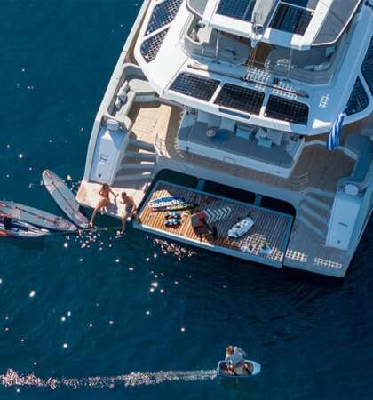 Thira-80-Fountaine-Pajot-Sailing-Catamarans-Exterior-10-min2