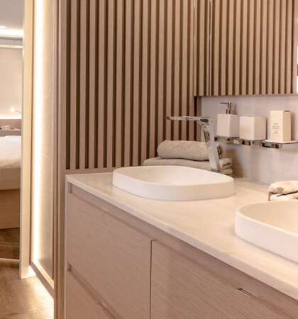 Thira-80-Fountaine-Pajot-Sailing-Catamarans-Interior-16