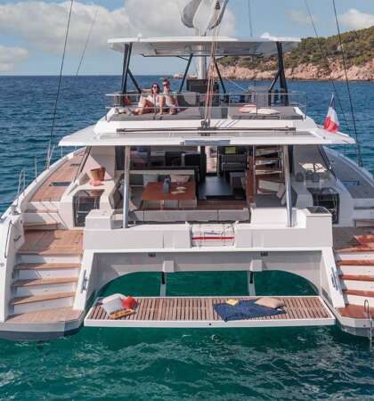 large-catamaran-yacht-fountaine-pajot-Samana-59-min